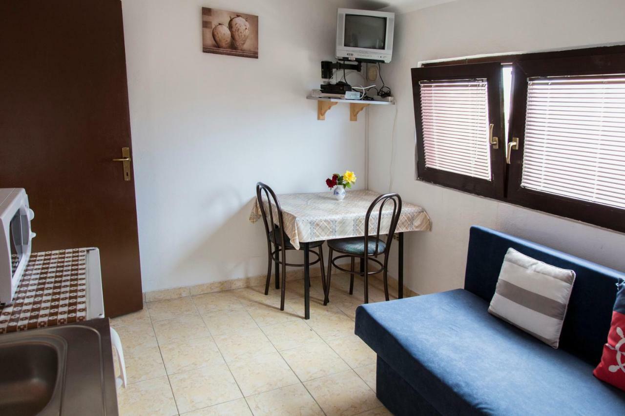 Apartments Mas-Rafaj Vir Exteriör bild